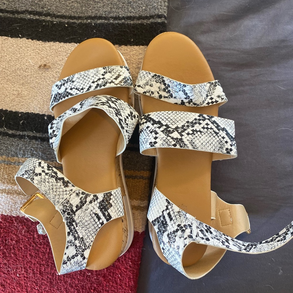 Platform sandals